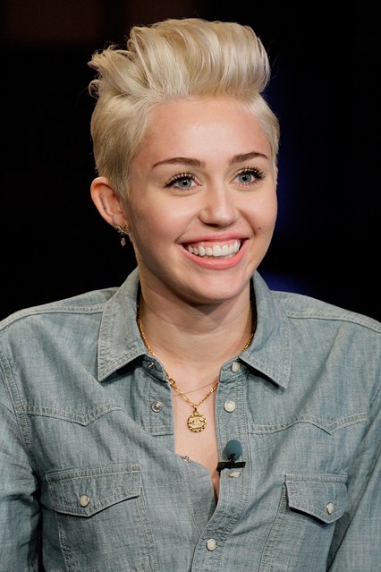 426px x 639px - Dominican Republican Bans Miley Cyrus For Ã¢â‚¬Å“Promoting Lesbian SexÃ¢â‚¬ | GLBT  News